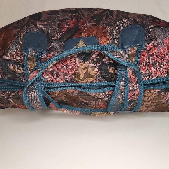 80s Riviera Floral Tapestry Duffle Bag - Picture 10 of 14